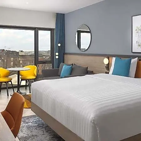 By Marriott Hotell