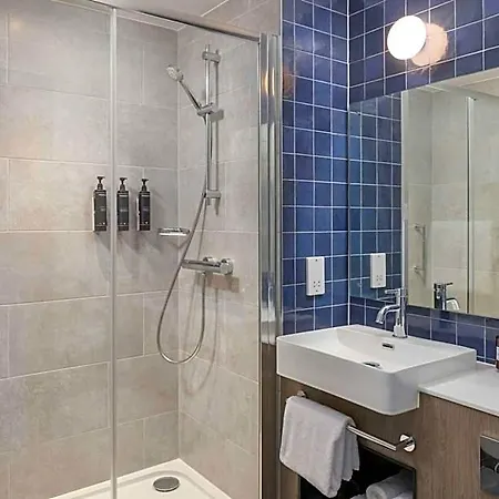 By Marriott Hotell
